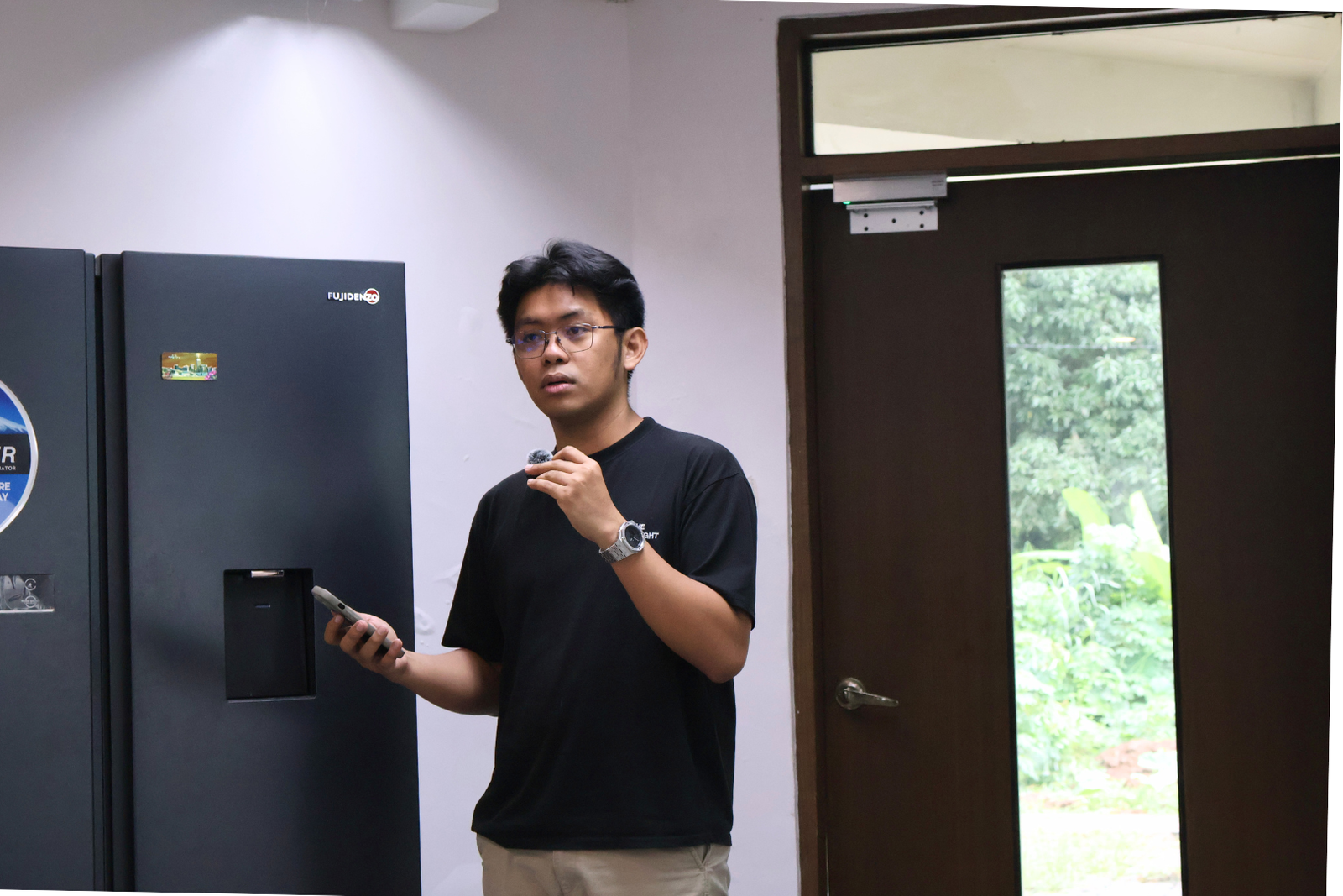 Project DALISAI interns and mentors during the event gallery session